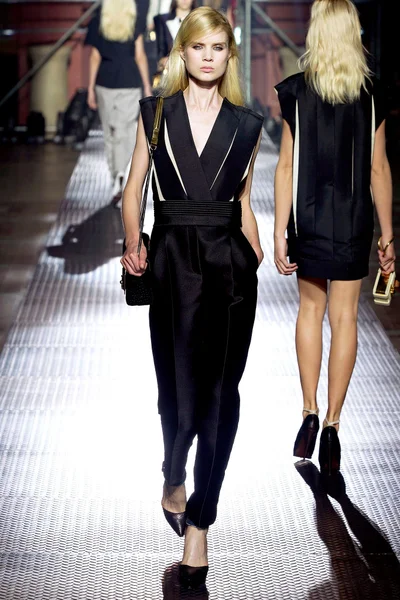 Look 27